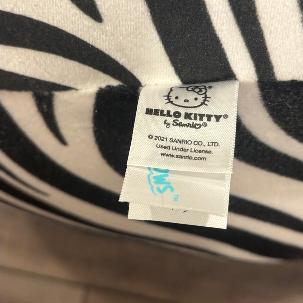 Hello Kitty Zebra Squishmallow - Picture 4 of 6